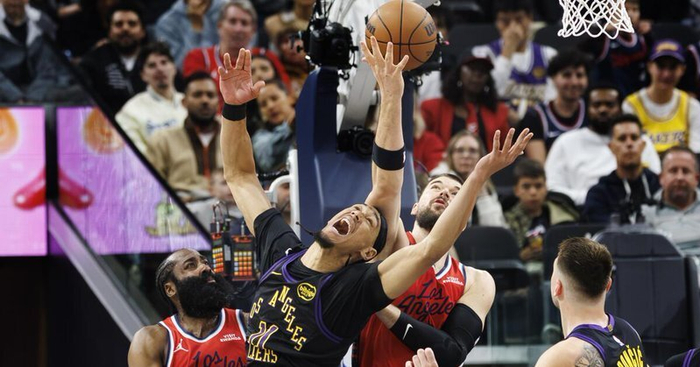 九游体育平台-转折点洛杉矶湖人防线松动，NBA总决赛国际比赛日攻防权衡，气氛紧张，年轻球员得到机会的简单介绍